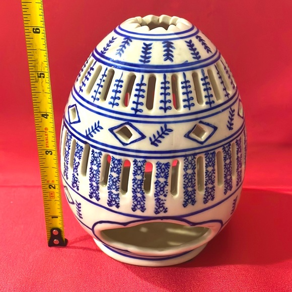 Vintage Blue and White Potpourri / Incense Porcelain Burner - P1053 - Picture 2 of 4